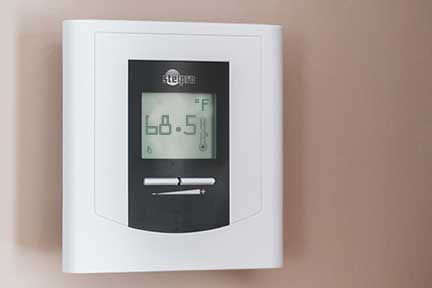 thermostat showing room temperature